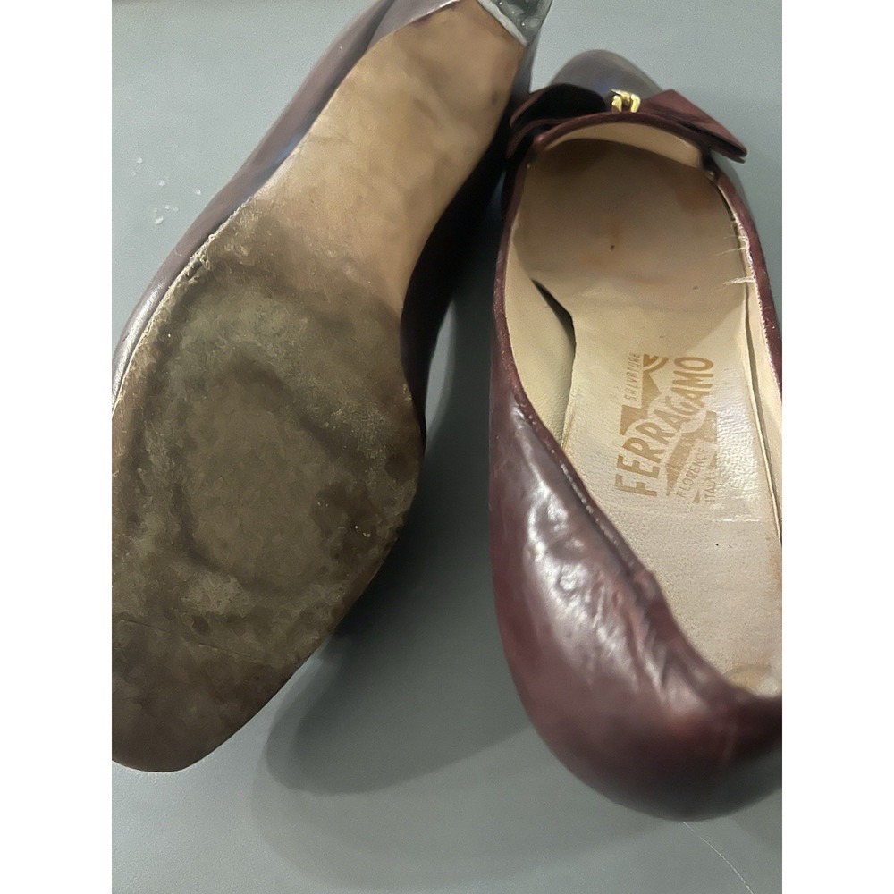 Salvatore Ferragamo Women's Pumps Soffio Bordeaux Bow W Chain 9AA Saks Exclusive - Picture 5 of 7